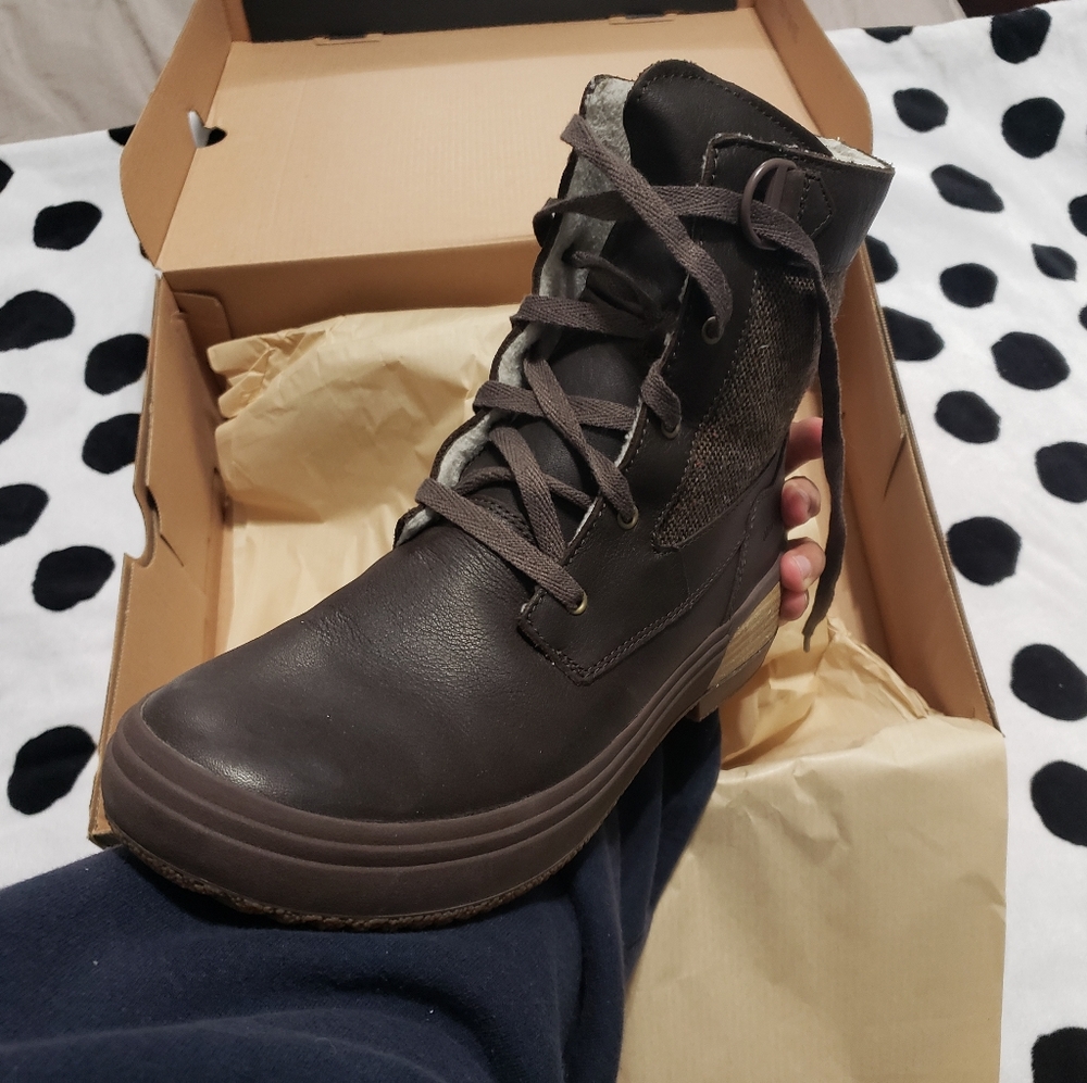 Merrell Haven Mid Lace Waterproof Boots (size 8.5)